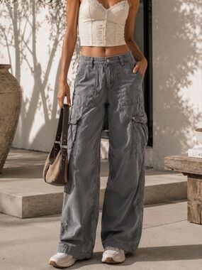 American Eagle Women's Gray Cargo Pants Size 000 - Wide
Leg Y2K Style